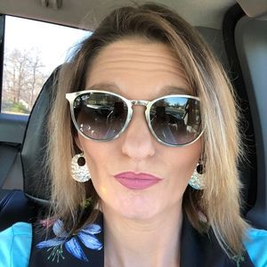 Meet your Posher, Desiree